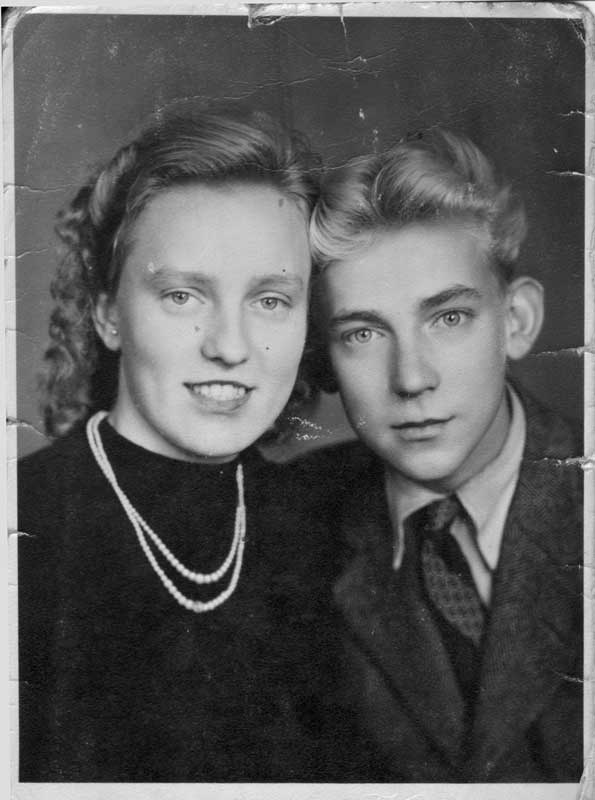 Trude mit ihrem Bruder Rudi Ottensteiner (1947)
