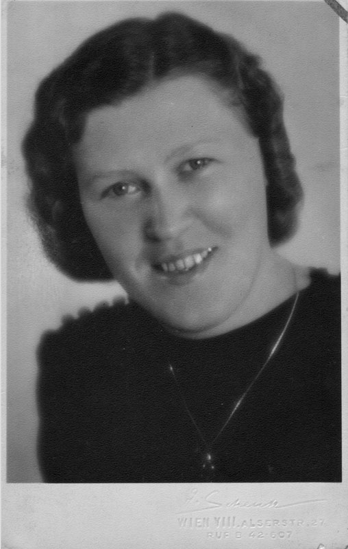 Katharina Sommerer geb. Stadlbauer (1943)